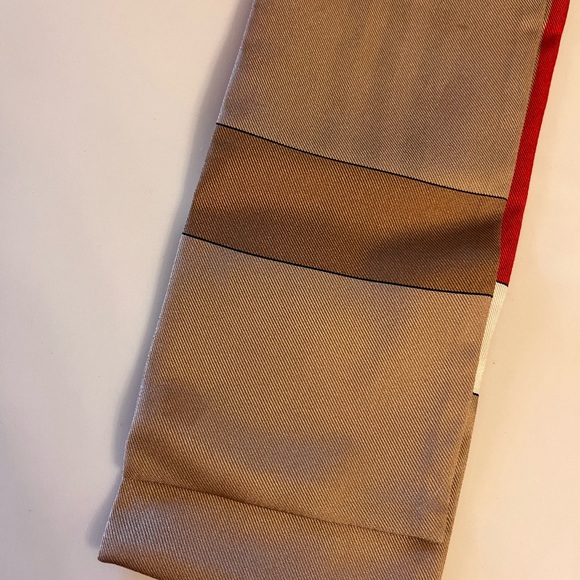 Scarf - Picture 9 of 10